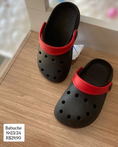 Babuche Preta e Vermelha Tamanho 23 24