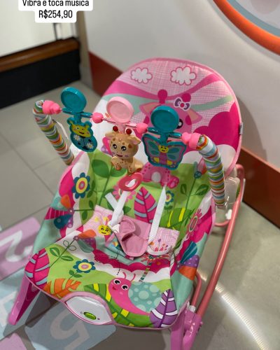 Cadeira Máxi Baby vibra e toca música
