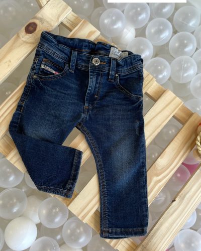 Calça Jeans Diesel Tamanho 9 meses