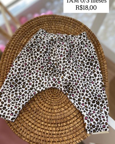 Calça tigrada Tamanho 0 3 meses