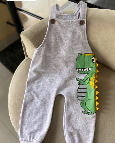 Macacão Dino Tamanho 6 9 meses