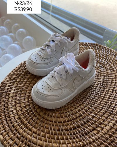 Tênis Branco Nike Tamanho 23 24